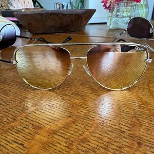 Quay High Key Mini, gold w gold mirror lense